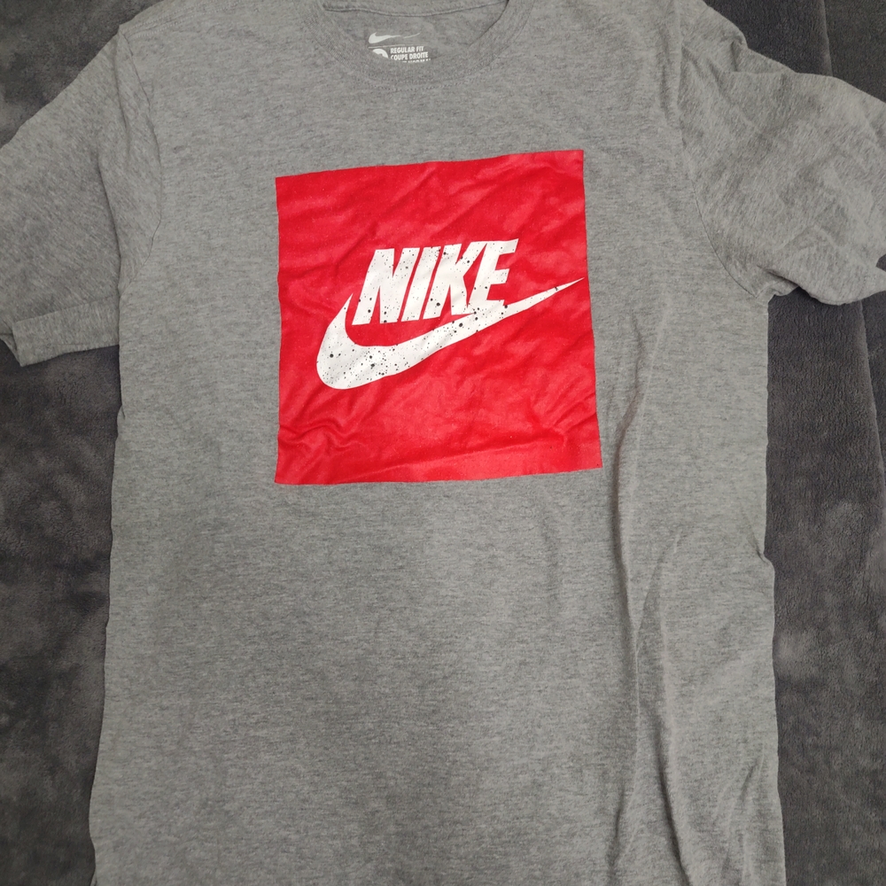 Nike Men's Heather Gray Tee with Red Logo